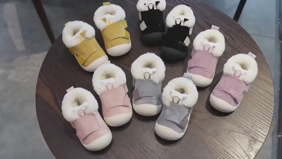 Children's Toddler Shoes $47.08 Dana Fashion Color: Black Size: 14 style: With Logo Baby & Mother Product category: cotton shoes Upper material: velvet Function: warm, wear-resistant, non-slip 14 yards / inner length 12cm, 15 yards / inner length 12.5cm,