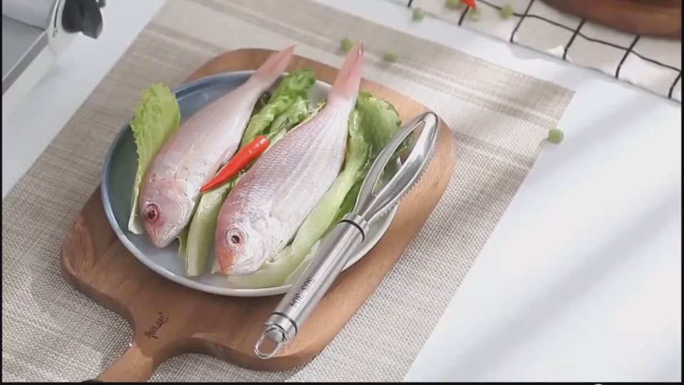430 Stainless Steel Scale Removing Artifact Fish Killing Tool Kitchen Gadgets $9.50 Dana Fashion style: Flat clip Dana's Kitchen Product category: kitchen gadget set Specification: fish scale plane, flat mouth fish bone clip, oblique mouth fish bone clip