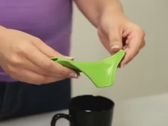 Silicone Soup Funnel Kitchen Gadget Tools $9.50 Dana Fashion weight: Green 1pc Dana's Kitchen Overview: （1）100% brand new and high quality. （2）Food-grade silicone material, environmental health, good flexibility, curvature of the design, the card on a cir