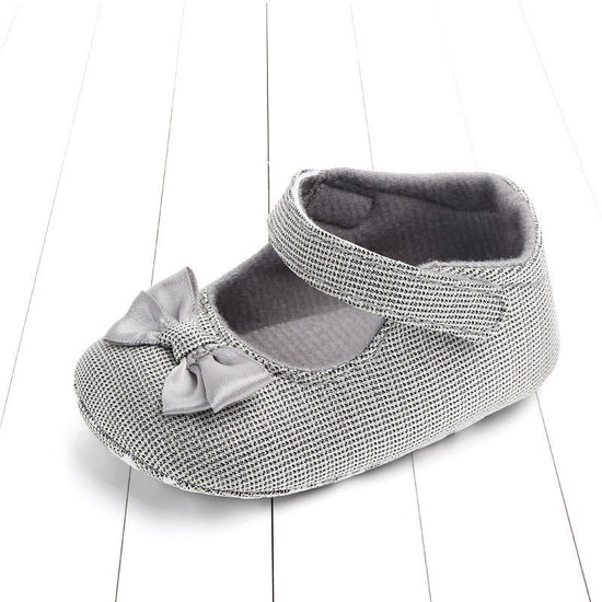 Princess shoes bow baby shoes $12.48 Dana Fashion Color: Dark Grey Size: 11cm Baby & Mother Product category: Toddler shoes Applicable gender: neutral/male and female Upper material: cotton Tube height: low tube Is there a light: no Is there a sound: no U