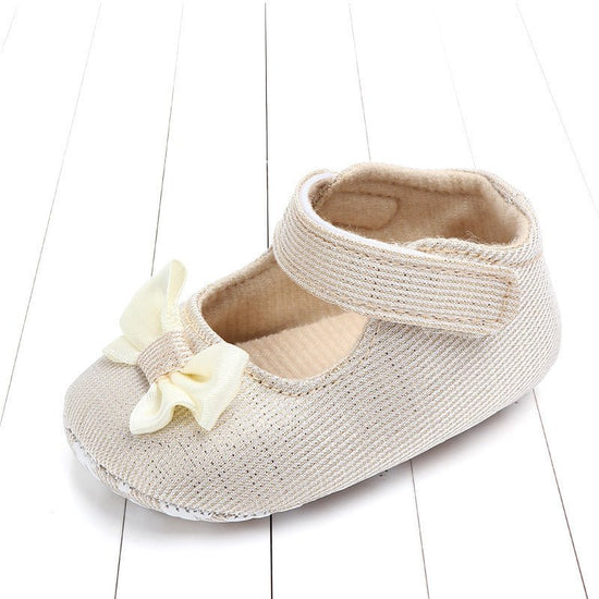 Princess shoes bow baby shoes $12.48 Dana Fashion Color: Apricot Size: 11cm Baby & Mother Product category: Toddler shoes Applicable gender: neutral/male and female Upper material: cotton Tube height: low tube Is there a light: no Is there a sound: no Upp