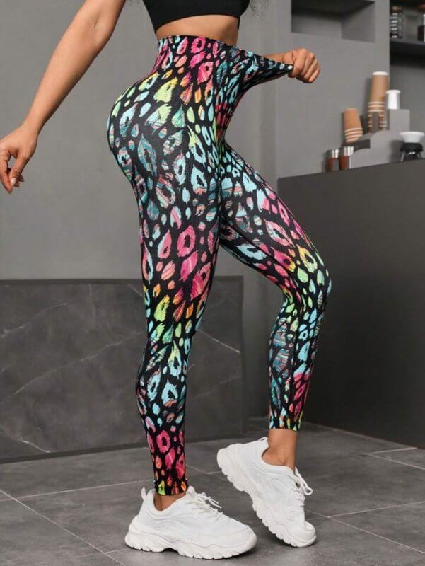Printed Seamless Yoga High Waist Hip Lift Trousers $59.50 Dana Fashion Color: Colored Feather Size: L Women's clothing Product information: Pattern: solid color Color: red and black feathers, colored feathers Size: S,M,L Lining composition: Spandex Lining