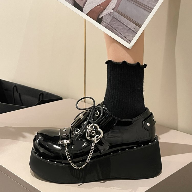 Punk Platform Shoes Dark Lolita Platform Leather Shoes $69.99 Dana Fashion Color: Black Size: 35 Women's shoes Product information: Pattern: solid color Color: Black Size: 35, 36, 37, 38, 39 Sole material: rubber Popular elements: leather stitching Packin