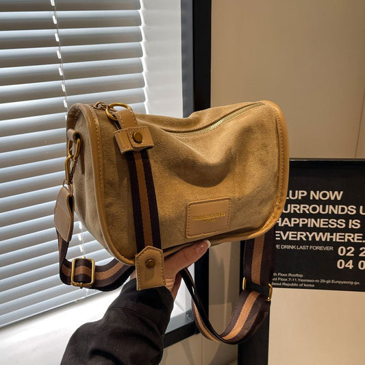 Pure Color Trendy Sense Special-interest Design Boston Bag Shoulder Messenger Bag $33.99 Dana Fashion Color: Black Women's Bags Product information: Lining texture: Polyester Applicable scenarios: Daily matching Color: khaki, black, brown, brown Outer bag