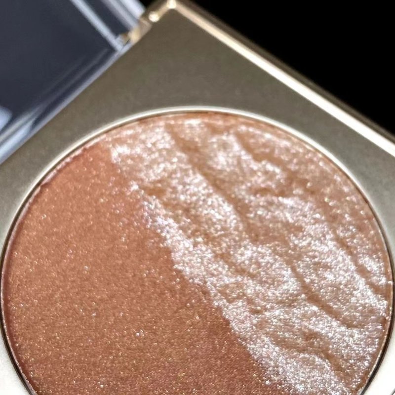 Pure Desire For Water Light Fragile Sense Fairy Female Highlight Blush Eye Shadow Three-in-one Double Stitching Highlight $11.36 Dana Fashion Color Classification: Double Pairang Land makeup Product information: Color: pink, silver, Orange, cameo Brown, p