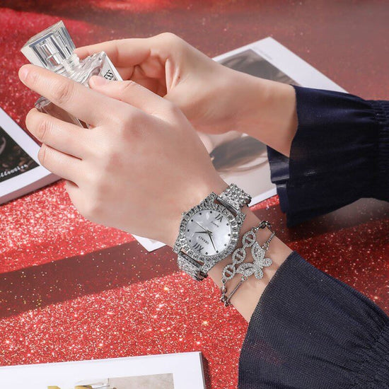 Quartz Watch Diamond Butterfly Zircon Bracelet $59.00 Dana Fashion Color: Gold Women's Accessories Product information: Special functions: decoration, chronograph, calendar Display Type: Pointer Style: fashion Mirror material: ordinary glass mirror Buckle