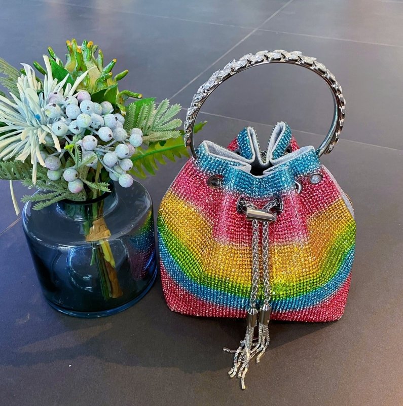 Rainbow Tassel Shiny Hand Diamond Bag $59.00 Dana Fashion Color: Rainbow Size: L Women's Bags Specifications: Color: Pink, pink, blue, purple, black, yellow, rainbow, multicolored, braided green, green diamond Style: Street trend Material: Acrylic Popular