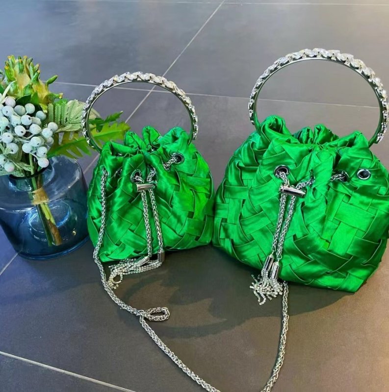 Rainbow Tassel Shiny Hand Diamond Bag $59.00 Dana Fashion Color: Weaving strip green Size: L Women's Bags Specifications: Color: Pink, pink, blue, purple, black, yellow, rainbow, multicolored, braided green, green diamond Style: Street trend Material: Acr
