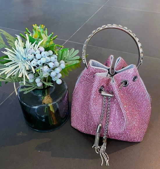 Rainbow Tassel Shiny Hand Diamond Bag $59.00 Dana Fashion Color: Pink Size: L Women's Bags Specifications: Color: Pink, pink, blue, purple, black, yellow, rainbow, multicolored, braided green, green diamond Style: Street trend Material: Acrylic Popular el