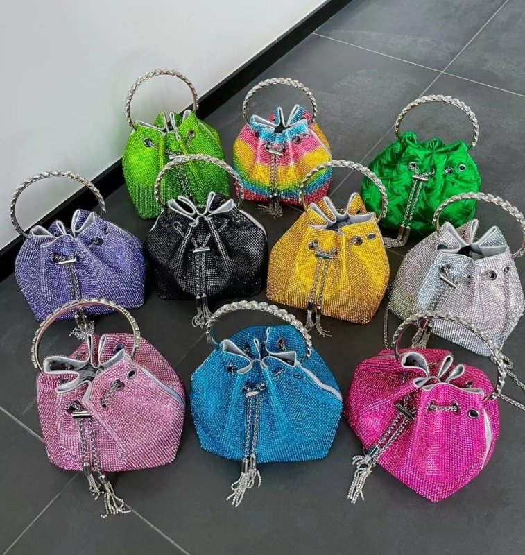 Rainbow Tassel Shiny Hand Diamond Bag $59.00 Dana Fashion Color: Black Size: L Women's Bags Specifications: Color: Pink, pink, blue, purple, black, yellow, rainbow, multicolored, braided green, green diamond Style: Street trend Material: Acrylic Popular e