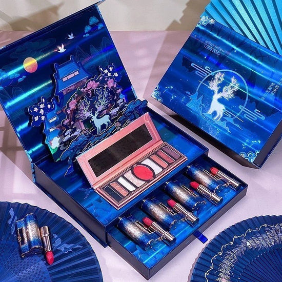 Red Eye Shadow Makeup Suit $179.00 Dana Fashion style: 1 Style makeup Product information: Color classification: 1 Style: Yilu Youyou Lock Core Makeup 7-piece Set Gift Card2 styles: Love Lock Music Projection 7-piece Set Gift Card+Concentric Love Lock 4 L