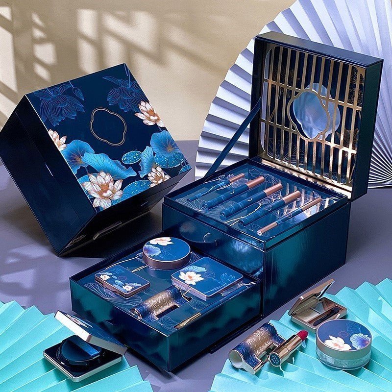Red Eye Shadow Makeup Suit $179.00 Dana Fashion style: 4 Style makeup Product information: Color classification: 1 Style: Yilu Youyou Lock Core Makeup 7-piece Set Gift Card2 styles: Love Lock Music Projection 7-piece Set Gift Card+Concentric Love Lock 4 L