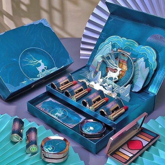 Red Eye Shadow Makeup Suit $179.00 Dana Fashion style: 3 Style makeup Product information: Color classification: 1 Style: Yilu Youyou Lock Core Makeup 7-piece Set Gift Card2 styles: Love Lock Music Projection 7-piece Set Gift Card+Concentric Love Lock 4 L