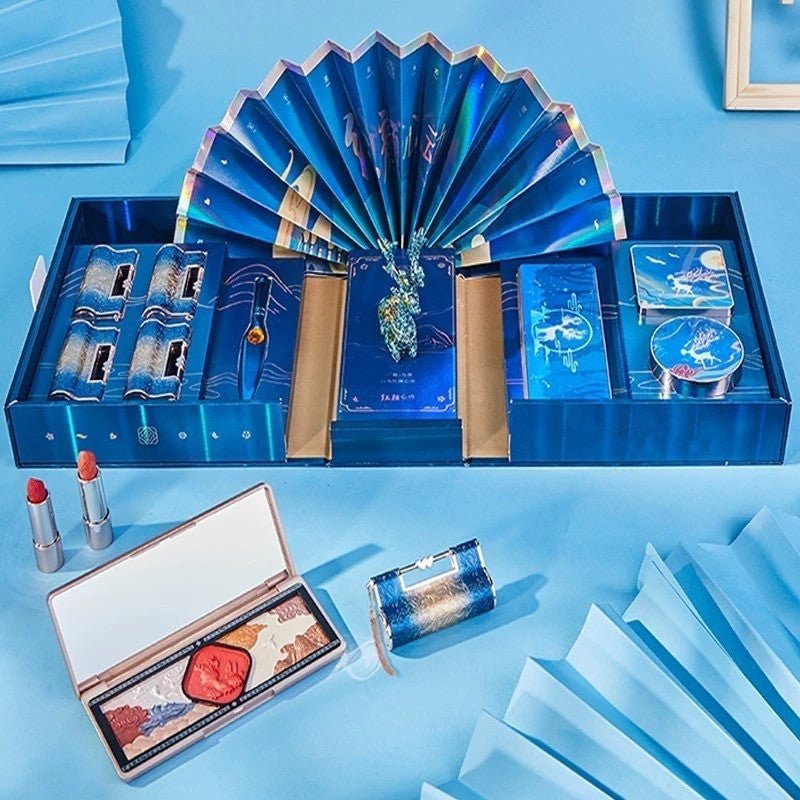 Red Eye Shadow Makeup Suit $179.00 Dana Fashion style: 1 Style makeup Product information: Color classification: 1 Style: Yilu Youyou Lock Core Makeup 7-piece Set Gift Card2 styles: Love Lock Music Projection 7-piece Set Gift Card+Concentric Love Lock 4 L