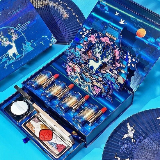 Red Eye Shadow Makeup Suit $179.00 Dana Fashion style: 1 Style makeup Product information: Color classification: 1 Style: Yilu Youyou Lock Core Makeup 7-piece Set Gift Card2 styles: Love Lock Music Projection 7-piece Set Gift Card+Concentric Love Lock 4 L