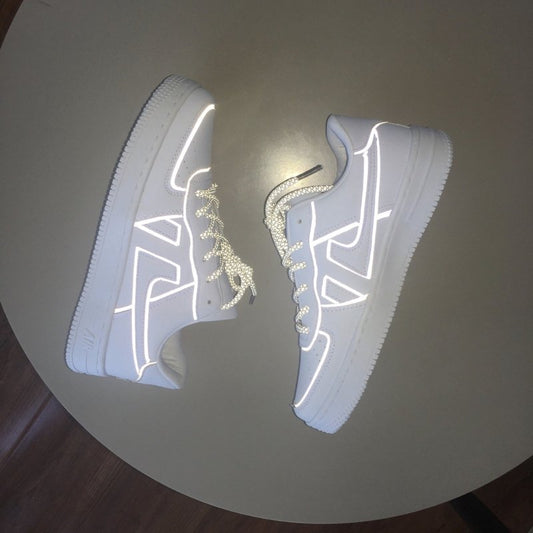 Reflective White Shoes For Men And Women Sneaker $39.61 Dana Fashion Color: White Size: 35 Women's shoes Product information: Pattern: color matching Lining material: Cotton Color: White Upper height: low top Size: 35, 36, 37, 38, 39, 40, 41, 42, 43, 44 S