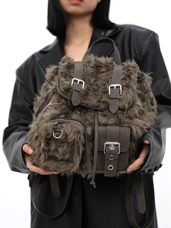 Retro Backpack Bags Plush Large Capacity Bag $89.00 Dana Fashion Color: Brown Size: 30x14x30 Women's Bags Product information: Color: Brown Hardness: medium and soft Material: Plush Size: 30*14*30cm Packing list: 1*Bag Product Image: