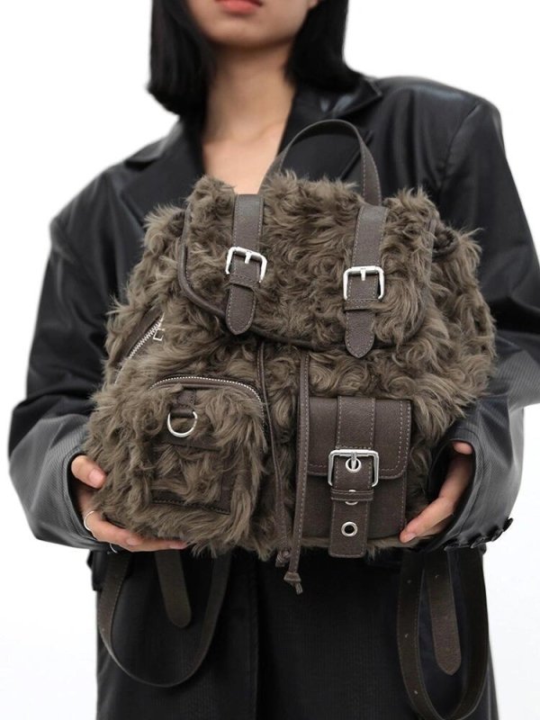 Retro Backpack Bags Plush Large Capacity Bag $89.00 Dana Fashion Color: Brown Size: 30x14x30 Women's Bags Product information: Color: Brown Hardness: medium and soft Material: Plush Size: 30*14*30cm Packing list: 1*Bag Product Image: