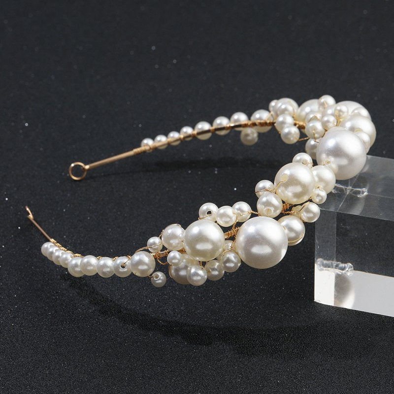 Retro Bridal Headdress Simple Pearl Headband $19.00 Dana Fashion Color: Gold Women's Accessories Product information: Type: hair band Color: Gold Suitable for gift-giving occasions: Wedding Style: Women's Material: Pearl Popular elements: Pearl Style: Kor