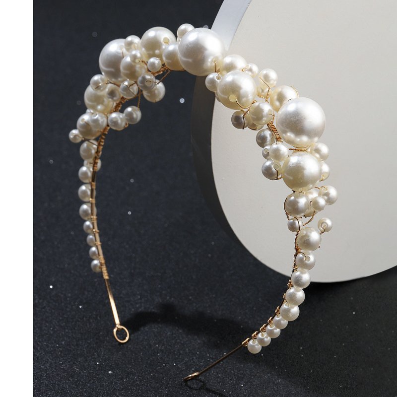 Retro Bridal Headdress Simple Pearl Headband $19.00 Dana Fashion Color: Gold Women's Accessories Product information: Type: hair band Color: Gold Suitable for gift-giving occasions: Wedding Style: Women's Material: Pearl Popular elements: Pearl Style: Kor