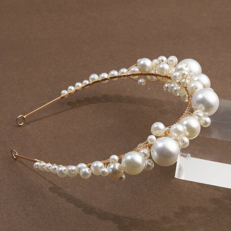Retro Bridal Headdress Simple Pearl Headband $19.00 Dana Fashion Color: Gold Women's Accessories Product information: Type: hair band Color: Gold Suitable for gift-giving occasions: Wedding Style: Women's Material: Pearl Popular elements: Pearl Style: Kor