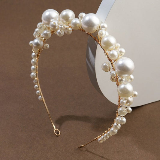 Retro Bridal Headdress Simple Pearl Headband $19.00 Dana Fashion Color: Gold Women's Accessories Product information: Type: hair band Color: Gold Suitable for gift-giving occasions: Wedding Style: Women's Material: Pearl Popular elements: Pearl Style: Kor