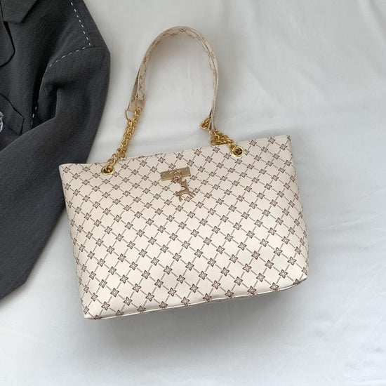 Retro Commuter Texture Chain Shoulder Bag For Women Spring $25.00 Dana Fashion Color: White Women's Bags Product information: Lining texture: Polyester Applicable scenarios: Daily configuration Color: black, white, khaki, Brown Outer bag type: Three-dimen