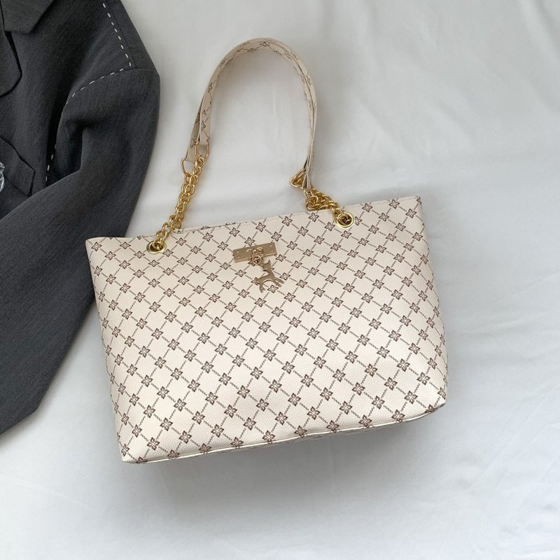 Retro Commuter Texture Chain Shoulder Bag For Women Spring $25.00 Dana Fashion Color: White Women's Bags Product information: Lining texture: Polyester Applicable scenarios: Daily configuration Color: black, white, khaki, Brown Outer bag type: Three-dimen