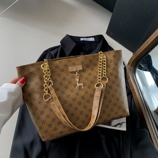 Retro Commuter Texture Chain Shoulder Bag For Women Spring $25.00 Dana Fashion Color: Black Women's Bags Product information: Lining texture: Polyester Applicable scenarios: Daily configuration Color: black, white, khaki, Brown Outer bag type: Three-dimen