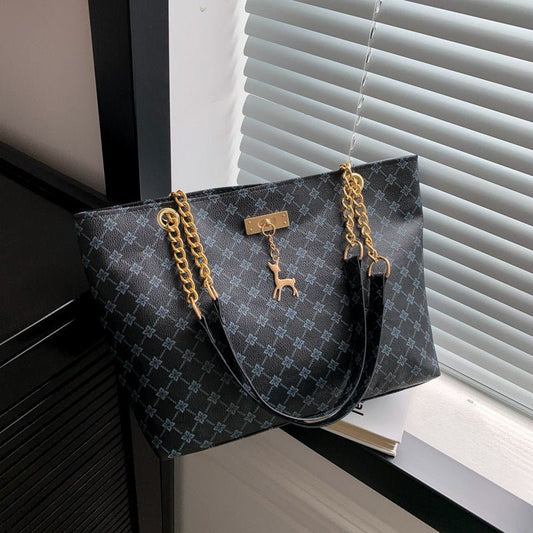 Retro Commuter Texture Chain Shoulder Bag For Women Spring $25.00 Dana Fashion Color: Black Women's Bags Product information: Lining texture: Polyester Applicable scenarios: Daily configuration Color: black, white, khaki, Brown Outer bag type: Three-dimen