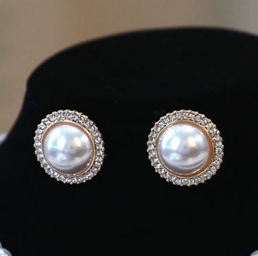 Retro Court Rhinestone Pearl Necklace Ear Stud Women's Simple $9.99 Dana Fashion Style: Ear Studs Women's Accessories Product information: Processing Technology: manual Color: necklace C047, stud earrings B306, ring D031 Pendant material: Mother Pearl she