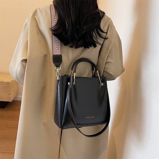 Retro Large Capacity Hand-held Tote Bag Casual Crossbody $43.84 Dana Fashion Color: Black Women's Bags Product information: Lining texture: synthetic leather Applicable scenario: Daily configuration Color: black, brown, brown Hardness: medium Material: PU