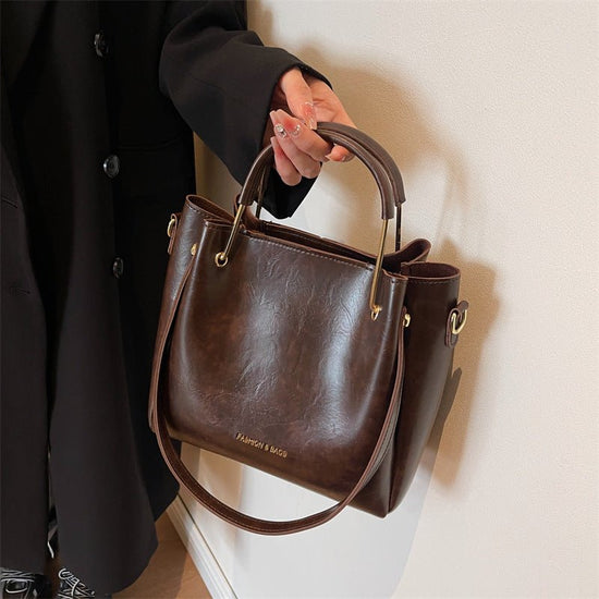 Retro Large Capacity Hand-held Tote Bag Casual Crossbody $43.84 Dana Fashion Color: Coffee Women's Bags Product information: Lining texture: synthetic leather Applicable scenario: Daily configuration Color: black, brown, brown Hardness: medium Material: P