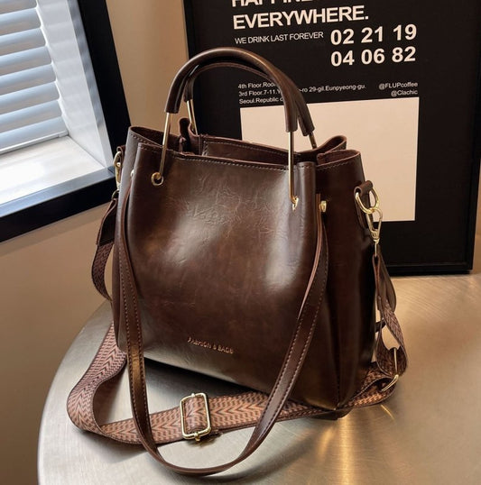 Retro Large Capacity Hand-held Tote Bag Casual Crossbody $43.84 Dana Fashion Color: Black Women's Bags Product information: Lining texture: synthetic leather Applicable scenario: Daily configuration Color: black, brown, brown Hardness: medium Material: PU