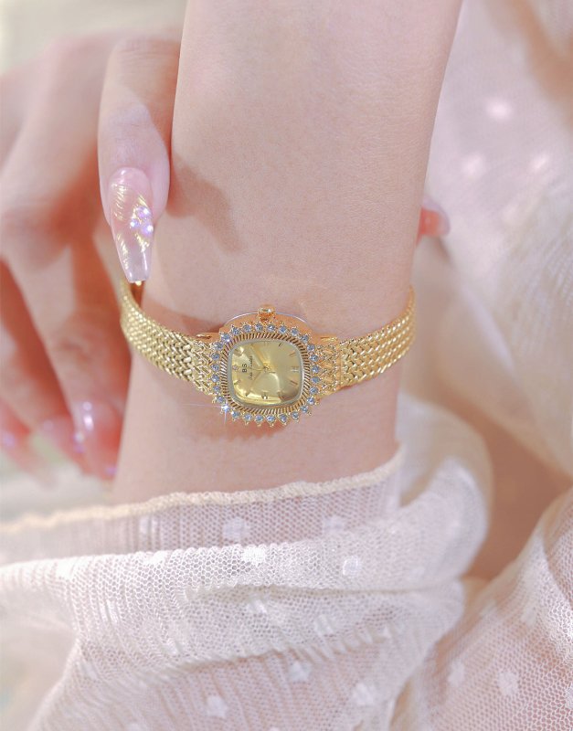 Retro Lucky Small Square Wheat Mini Watch $39.50 Dana Fashion Color: Champagne Gold Women's Accessories Product information: Color: Gold White, classic silver, champagne gold Thickness: 7mm Movement type: Quartz Crown type: Spiral crown Mirror material: m