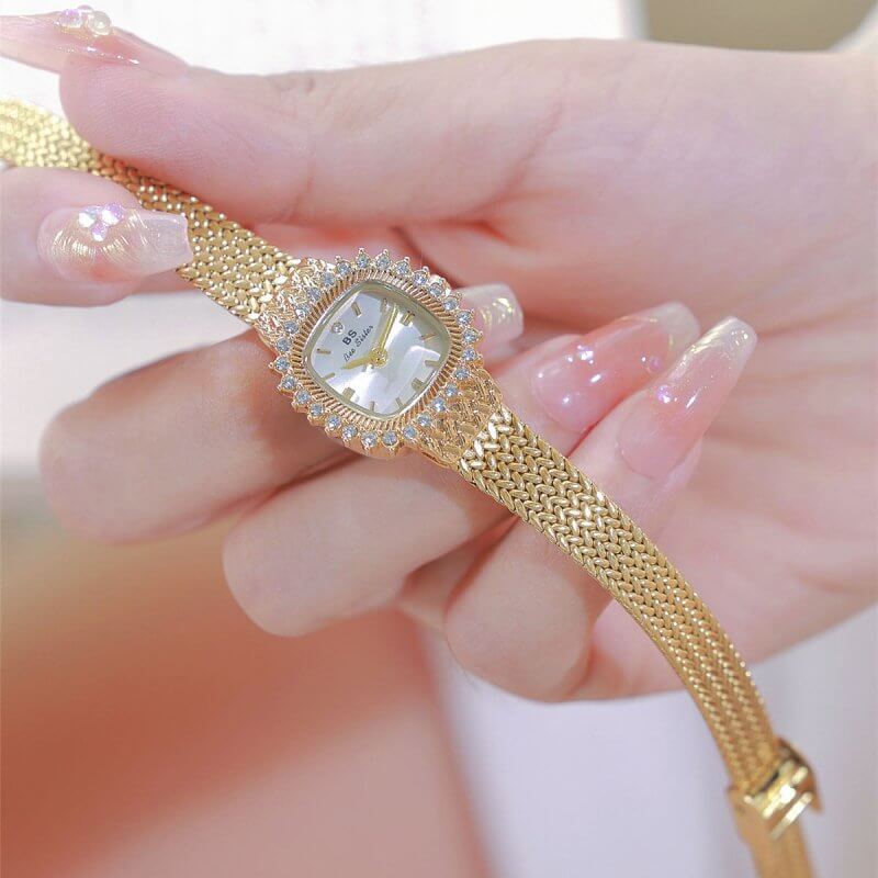 Retro Lucky Small Square Wheat Mini Watch $39.50 Dana Fashion Color: Champagne Gold Women's Accessories Product information: Color: Gold White, classic silver, champagne gold Thickness: 7mm Movement type: Quartz Crown type: Spiral crown Mirror material: m