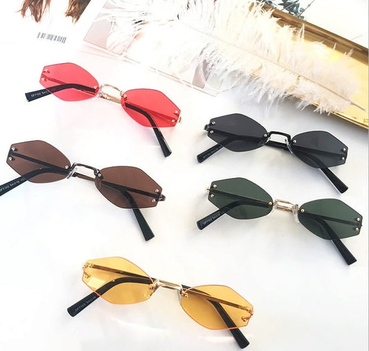 RETRO OVAL VINTAGE SUN GLASSES $23.46 Dana Fashion Color: Black Women's Accessories Lens material: resin Style: Vintage Frame material : metal