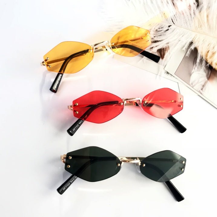 RETRO OVAL VINTAGE SUN GLASSES $23.46 Dana Fashion Color: Black Women's Accessories Lens material: resin Style: Vintage Frame material : metal