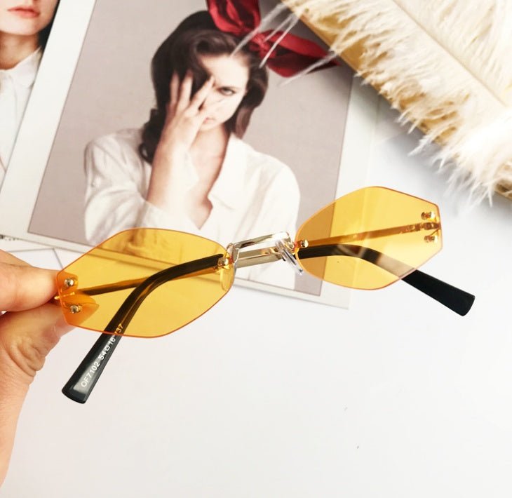 RETRO OVAL VINTAGE SUN GLASSES $23.46 Dana Fashion Color: Yellow Women's Accessories Lens material: resin Style: Vintage Frame material : metal