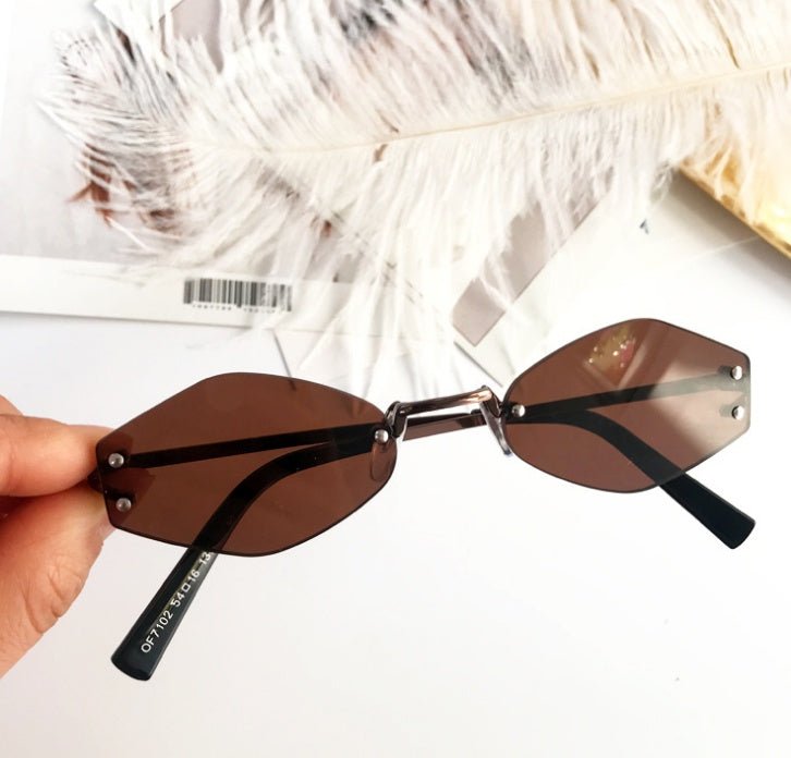 RETRO OVAL VINTAGE SUN GLASSES $23.46 Dana Fashion Color: Brown Women's Accessories Lens material: resin Style: Vintage Frame material : metal