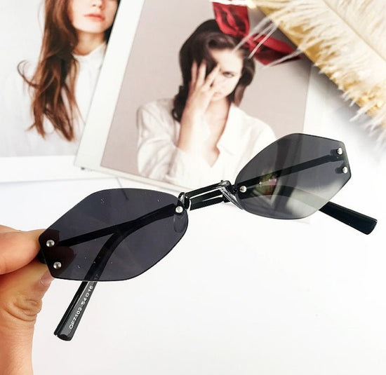 RETRO OVAL VINTAGE SUN GLASSES $23.46 Dana Fashion Color: Black Women's Accessories Lens material: resin Style: Vintage Frame material : metal