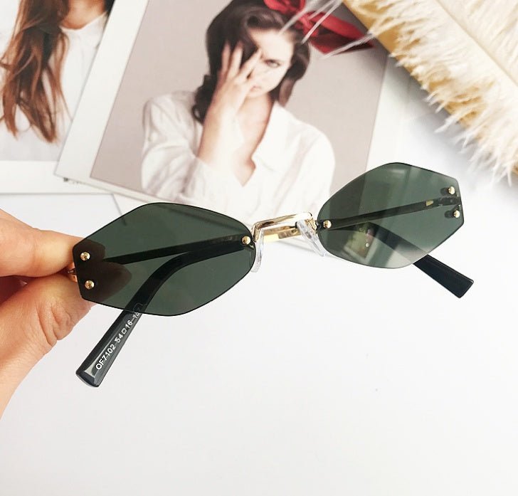 RETRO OVAL VINTAGE SUN GLASSES $23.46 Dana Fashion Color: Gray Women's Accessories Lens material: resin Style: Vintage Frame material : metal