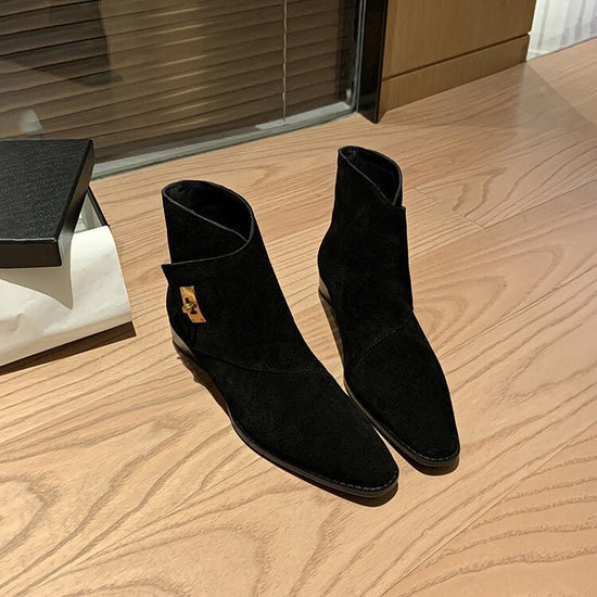 Retro Reversible Cowhide Metal Buckle Short Chunky Heel Boots $119.99 Dana Fashion Color: Brown Velvet Size: 34 Women's shoes Product information: Color: beige, beige wool, brown, brown velvet Heel height: low heel (1-3CM) Socks length: low tube Heel shap