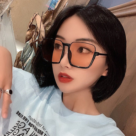 Retro Sunglasses Fashion Net Red Sunglasses Square Sunglasses $16.60 Dana Fashion Color: Black Women's Accessories Product information: Lens material: resin Frame material: metal Lens color: black frame tea Glasses structure: frame Anti-UV grade: UV400 St