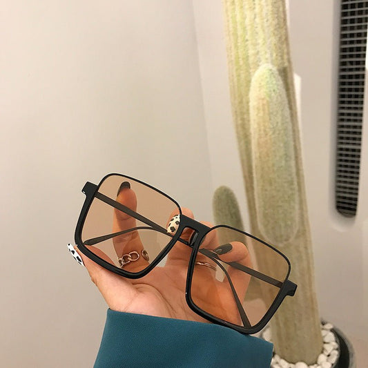 Retro Sunglasses Fashion Net Red Sunglasses Square Sunglasses $16.60 Dana Fashion Color: Black Women's Accessories Product information: Lens material: resin Frame material: metal Lens color: black frame tea Glasses structure: frame Anti-UV grade: UV400 St