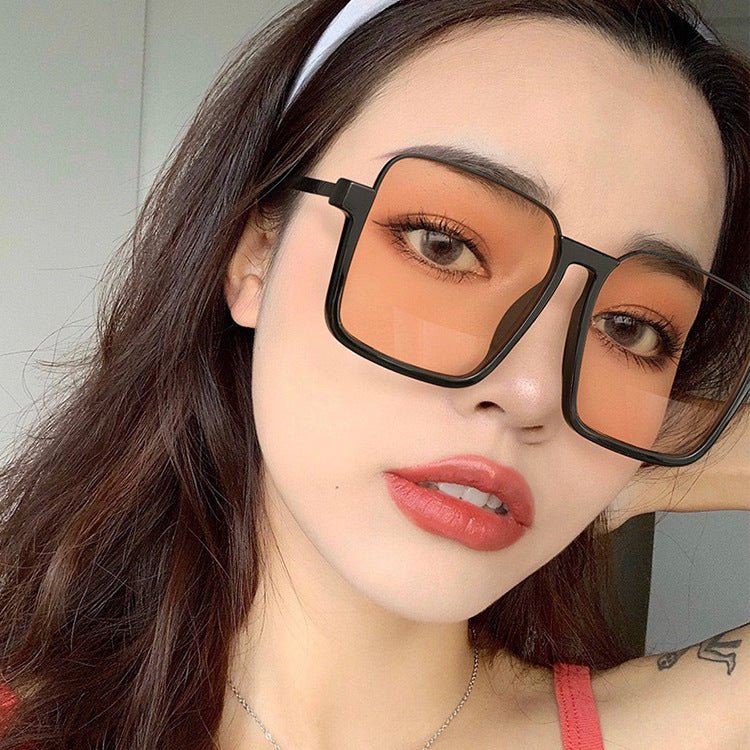 Retro Sunglasses Fashion Net Red Sunglasses Square Sunglasses $16.60 Dana Fashion Color: Black Women's Accessories Product information: Lens material: resin Frame material: metal Lens color: black frame tea Glasses structure: frame Anti-UV grade: UV400 St