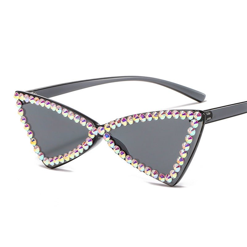 Retro Triangle Rimless Glasses Rhinestone Sunglasses Ladies Cat Eye Sunglasses $22.90 Dana Fashion Color: Gray Women's Accessories Product information Glasses structure: frame Lens material: PC Frame material: PC Lens color: red, yellow, purple, gray, lak
