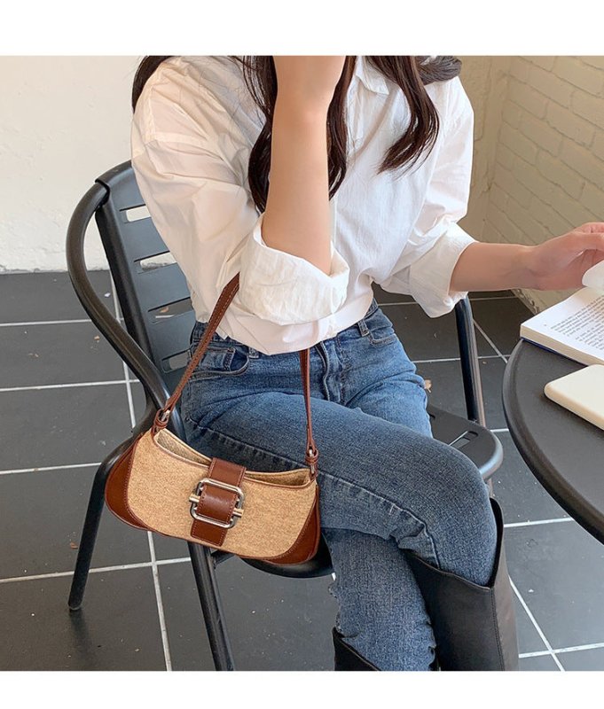 Retro Underarm High-grade Stitching Baguette Bag $59.50 Dana Fashion Color: Black Women's Bags Product information: Lining texture: Polyester Applicable scenarios: Daily matching Color: mud, blue, pink, black Outer bag type: Sandwich pocket Hardness: medi