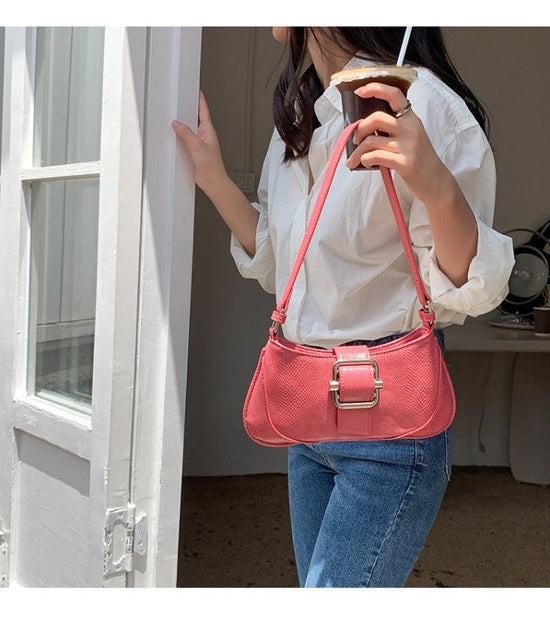Retro Underarm High-grade Stitching Baguette Bag $59.50 Dana Fashion Color: Black Women's Bags Product information: Lining texture: Polyester Applicable scenarios: Daily matching Color: mud, blue, pink, black Outer bag type: Sandwich pocket Hardness: medi
