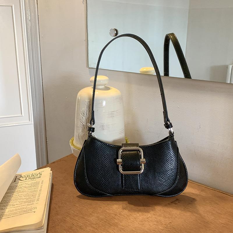 Retro Underarm High-grade Stitching Baguette Bag $59.50 Dana Fashion Color: Black Women's Bags Product information: Lining texture: Polyester Applicable scenarios: Daily matching Color: mud, blue, pink, black Outer bag type: Sandwich pocket Hardness: medi